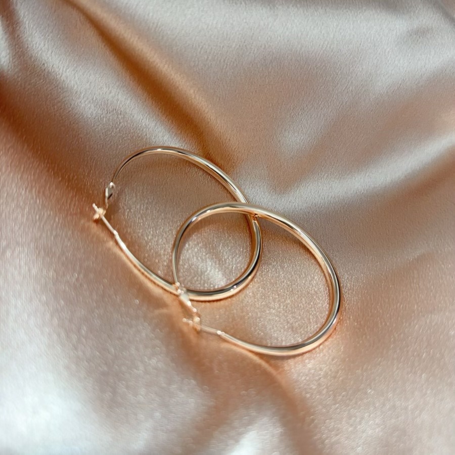 Amazon moda popular cobre plateado 18K oro hueco brillante pendientes creativo europeo y americano exagerado Comercio exterior pendientes al por mayor