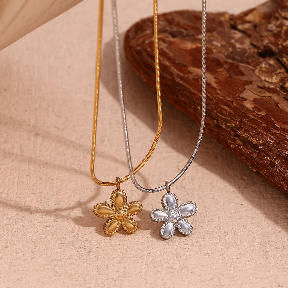 Temperament Flower Pendant Necklace