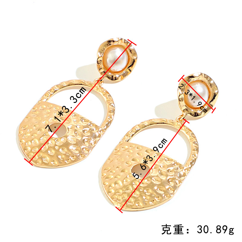 Personalized diamondstudded pearl hollow earrings creative lock earrings temperament fashion earringspicture1