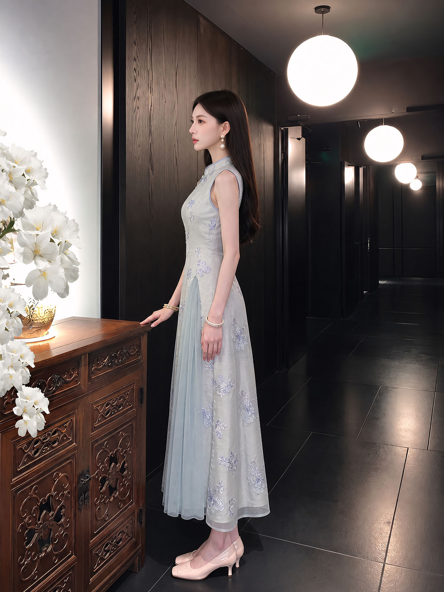 Đầm maxi nữ thắt eo kiểu sườn xám cách tân không tay dáng dài — màu xanh nhạt