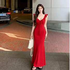 法式纯欲V领吊带连衣裙女夏季海边度假包臀性感红色气质长裙
