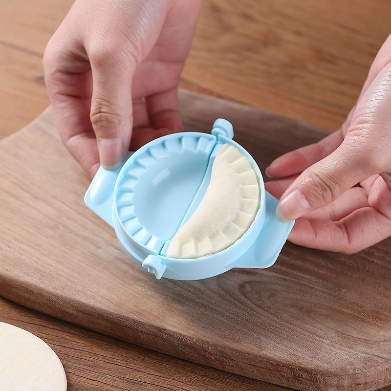 Molde para Hacer Empanadas en Forma de Media Luna image 4