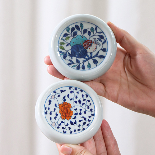 National style retro ceramic underglaze blue and white cover teacup lid holder teapot teapot coaster cover bowl cup lid holder