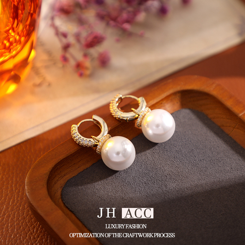 Micro con incrustaciones de circón pendientes de perlas de cobre oro real galvanizado pendientes de círculo versátil nicho pendientes de diseño al por mayor