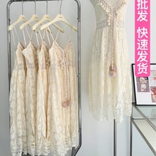 2025夏季新款波西米亚蕾丝网纱吊带连衣裙 街头潮流镂空v领连衣裙