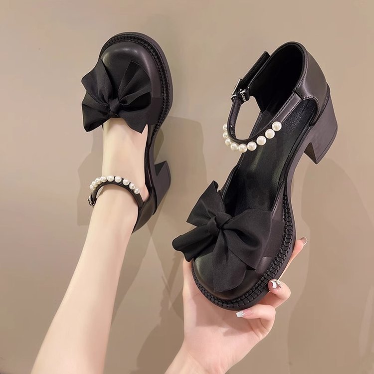 Baotou sandalias de arco para mujeres verano 2024 nuevo estilo de zapatos de tacón retrógrado anti-deslizante marizhen zapatos de cuero pequeños