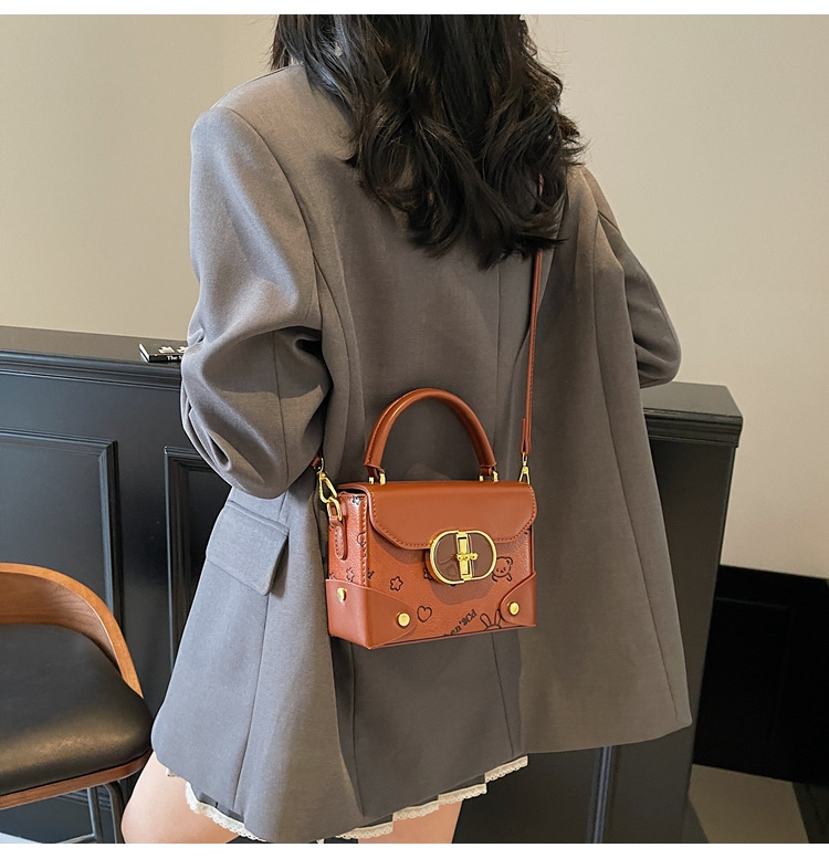 Korean-style fashionable color-blocking small square handbag with a high-quality feel, a new summer 2025 stylish and versatile women's crossbody bag undefined