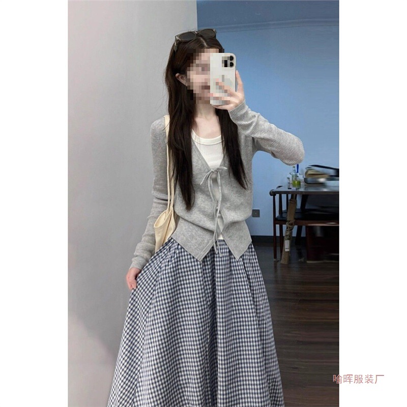 Autumn Outfit: a Complete Set of Korean-Style Gentle Style Gray Knitted Cardigan with Tie and Plaid Skirt, a Two-Piece Set with an Elegant Vibe Autumn Outfit: a Complete Set of Korean-Style Gentle Style Gray Knitted Cardigan with Tie and Plaid Skirt, a Two-Piece Set with an Elegant Vibe