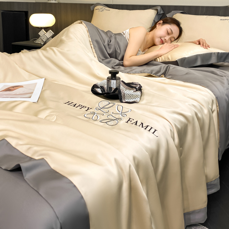 로우-우유 차 고급 회색