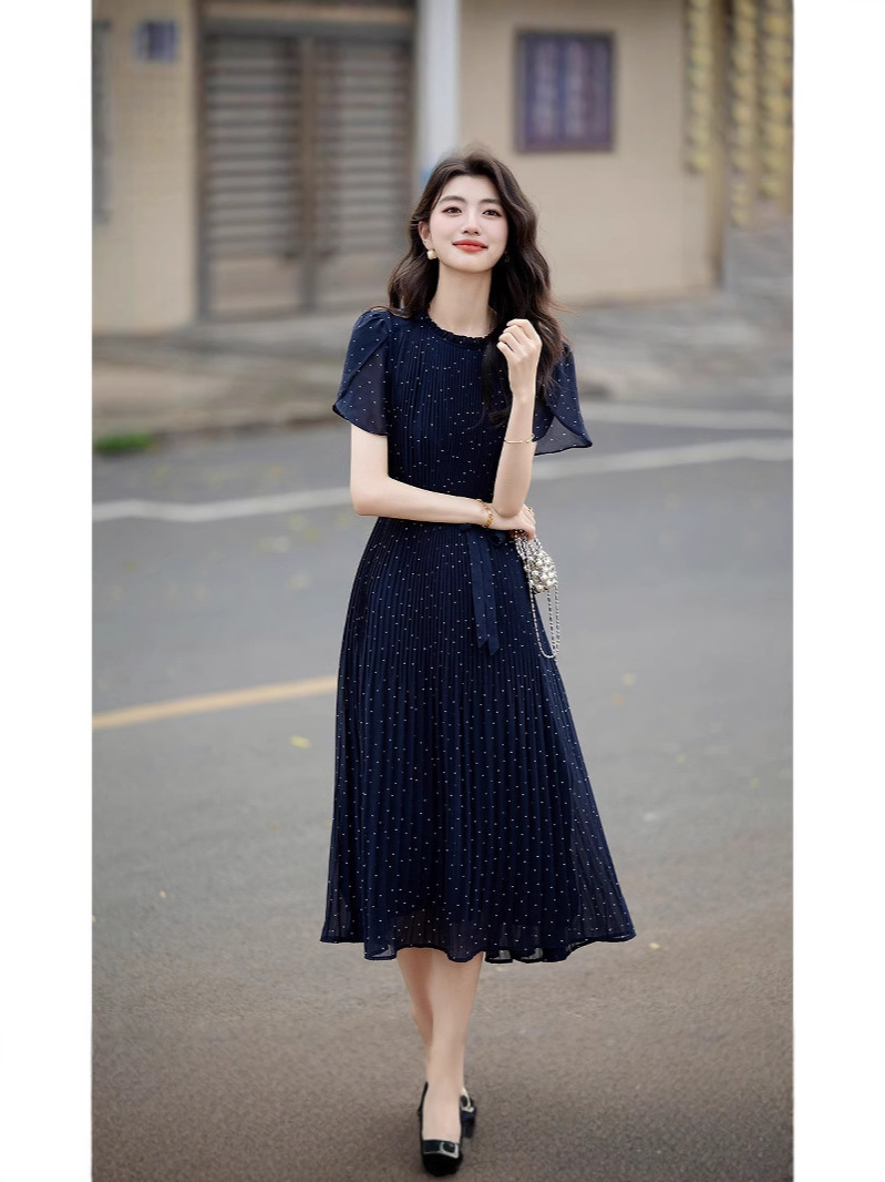 Đầm suông midi chấm bi xanh dây thắt eo — màu xanh