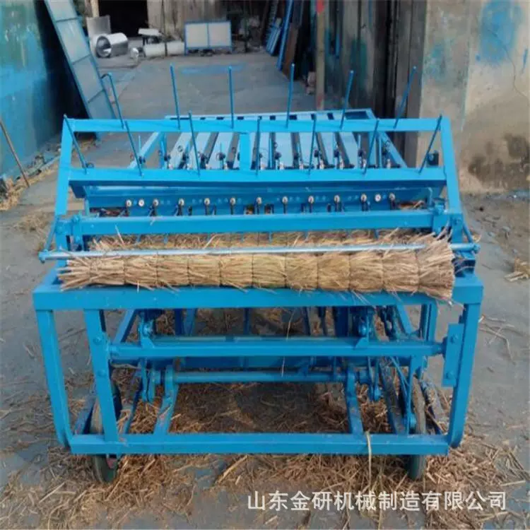 蒲草稻草苇帘编织机  薄厚可调节电动草毡机 牧畜棚舍草帘机厂家