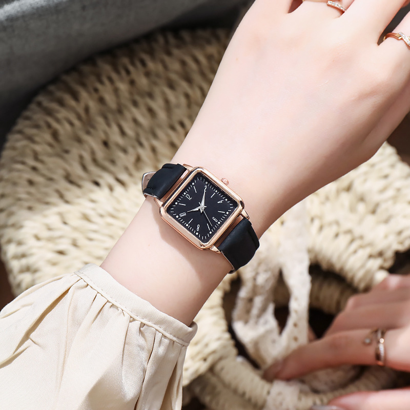 2021 nuevo reloj de cuarzo para mujer luminoso pequeño cuadrado fabricante digital spot al por mayor suministro de relojes de una pieza