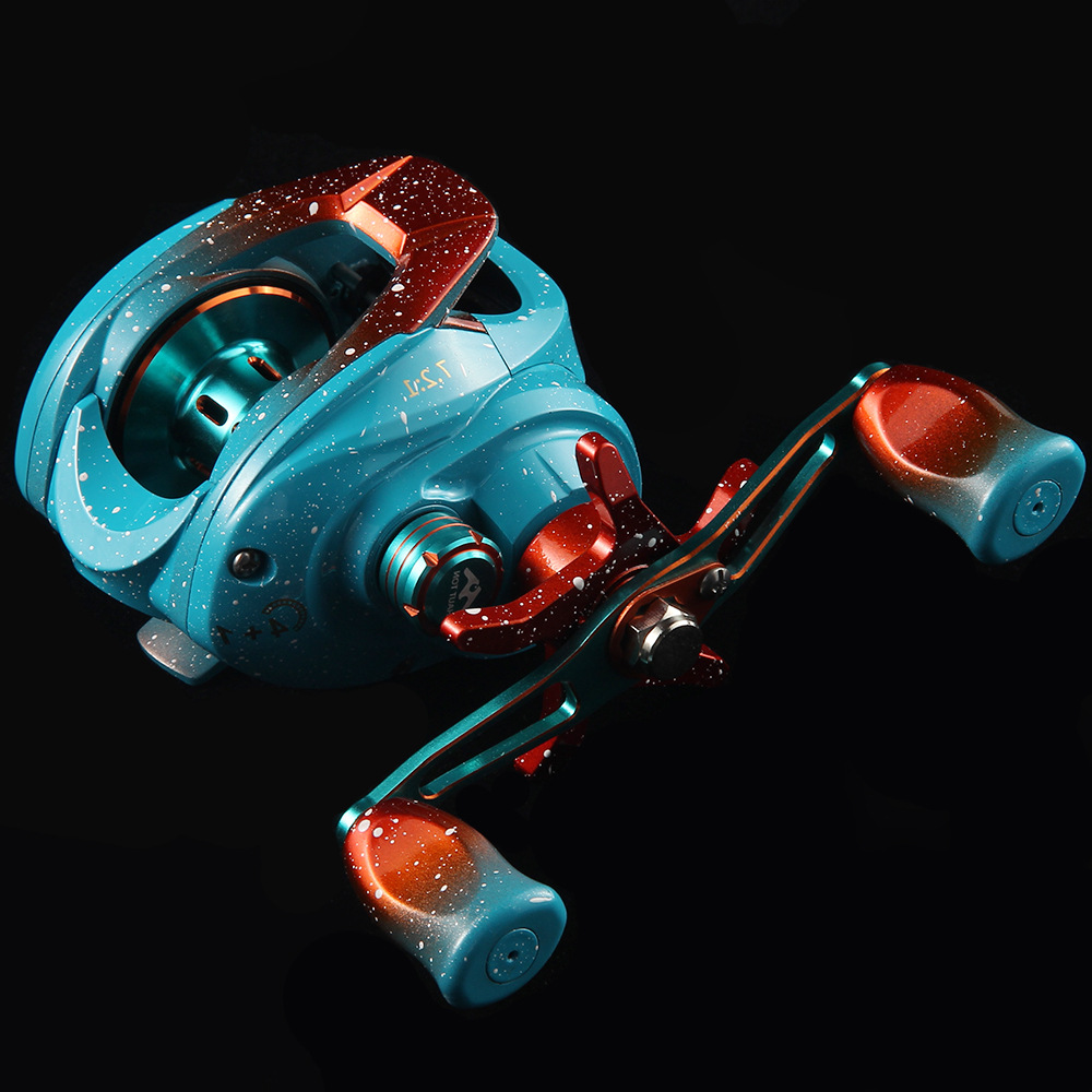 Mano derecha de la llama del hielo (taza ubicua del alambre)