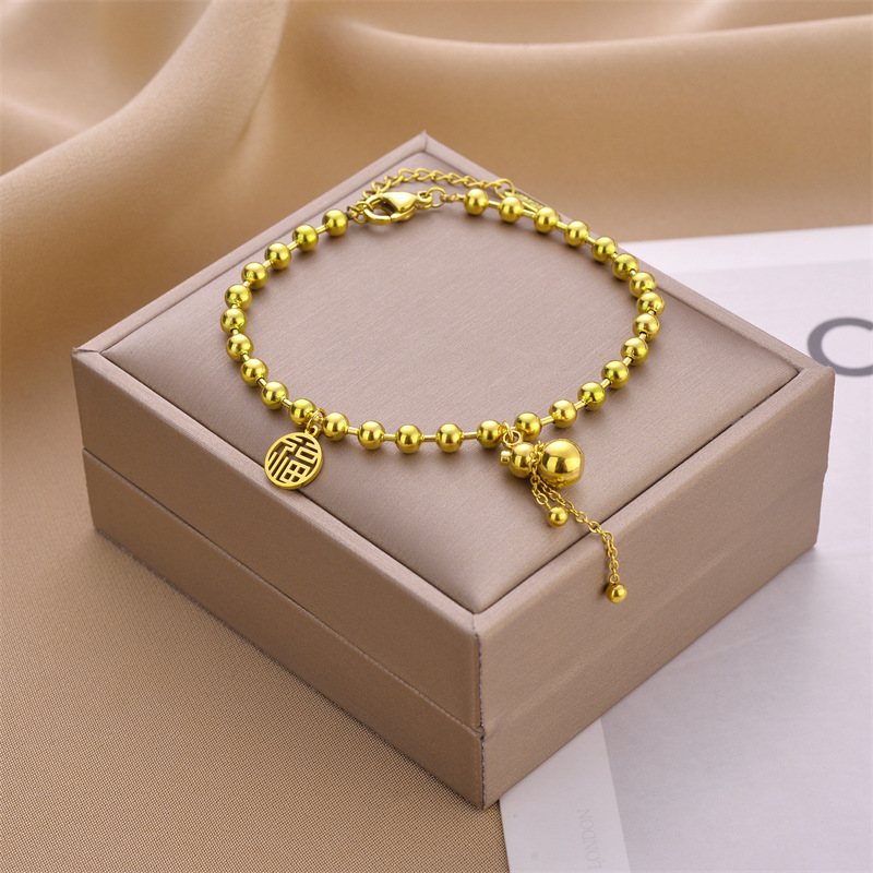 Ventas transfronterizas calientes de acero de titanio pulsera de acero de titanio mujer no desvanecerse colgante de estilo de alto nivel joyería de pulsera de diseño