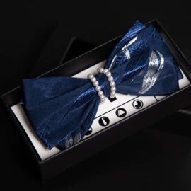 领结/领花;胸针;口袋巾