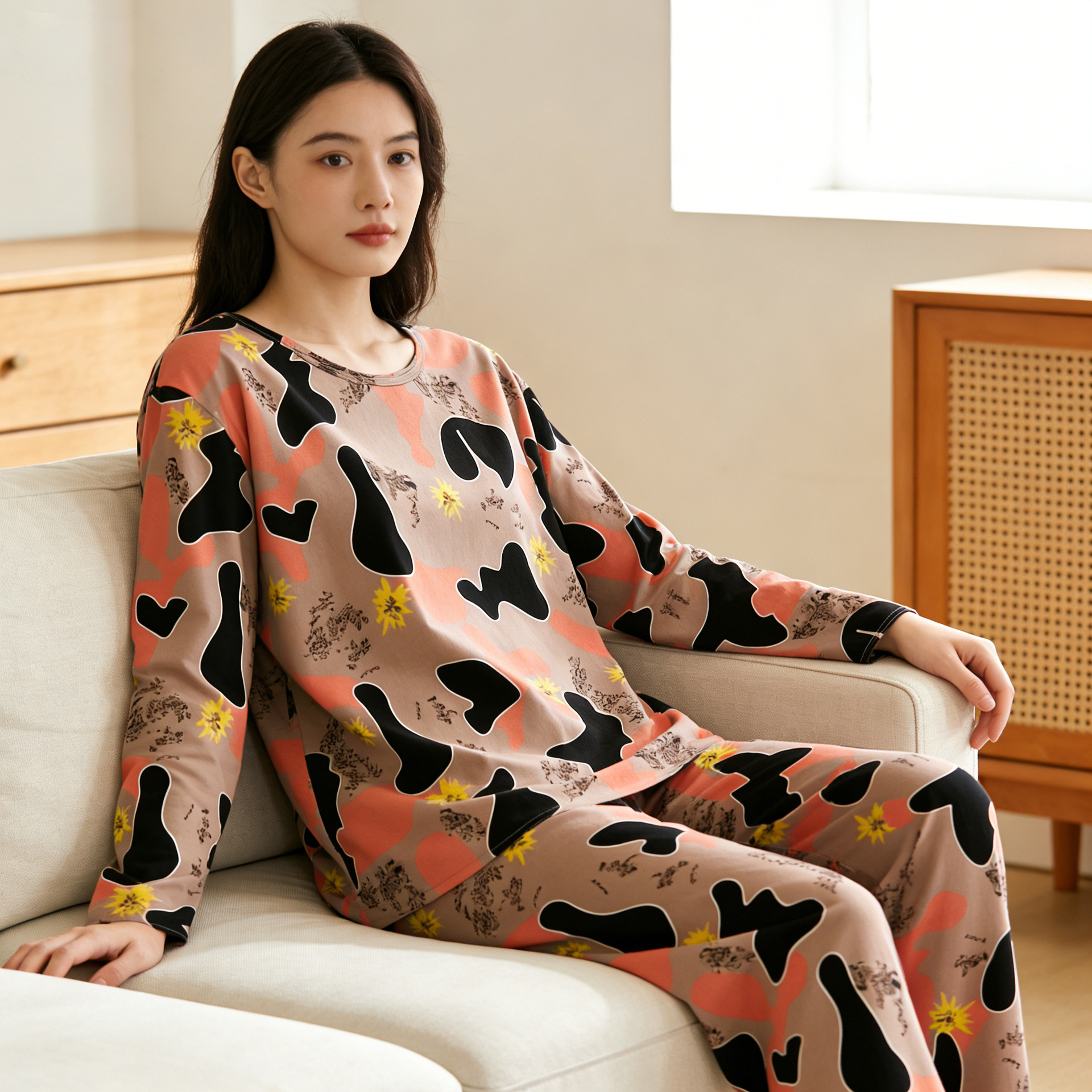 Pijamas de dibujos animados al por mayor para mujer, conjunto de pijama de primavera y otoño con cuello redondo, manga larga y pantalones largos, conjunto de ropa de estar para chicas pequeñas