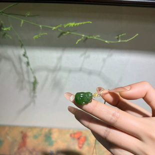 Jinyutang Xinjiang Hetian Jade 18K Gold Inlaid Hetian Jade Jasper Spinach Green Ice Bottom Pixiu 8/13/9 No Black