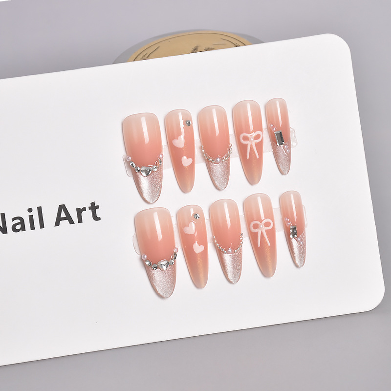 Red de celebridades de Internet, diamante hecho a mano, armadura de almendras, ojos de gato franceses largos, lazo de amor, uñas de uñas, productos terminados