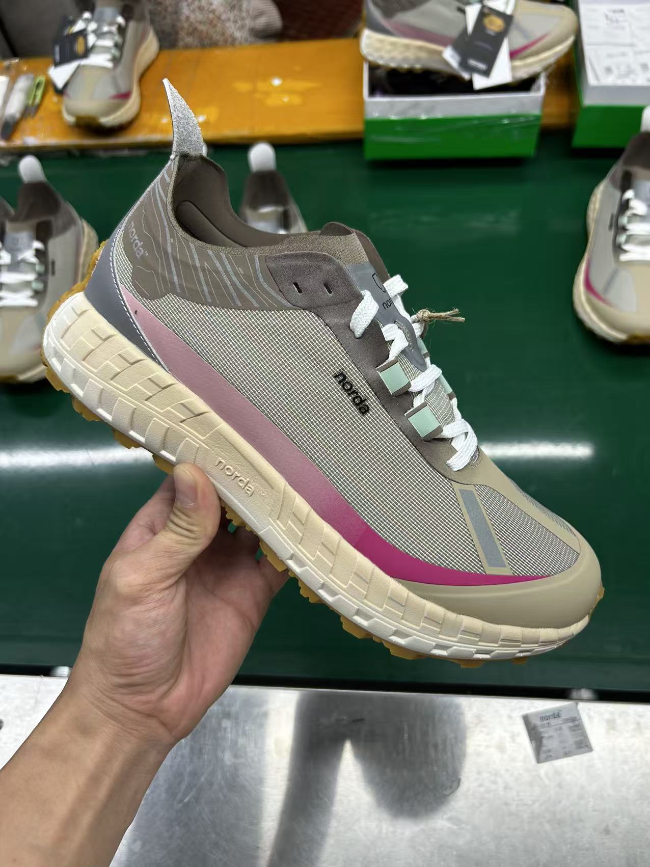 Norda 001 zapatos de montaña de empresa transfronteriza, zapatos de correr de altura baja para hombres y mujeres