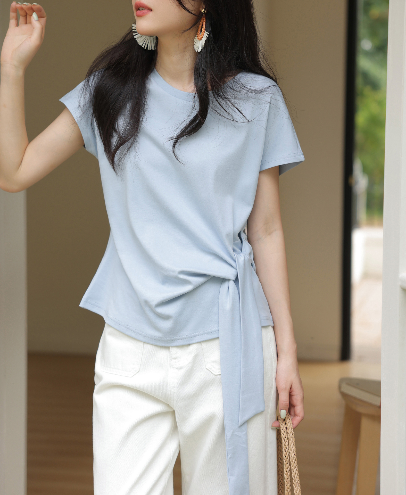 Áo thun nữ thiết kế thắt lưng bất quy tắc tay ngắn — màu xanh nhạt chi tiết 3