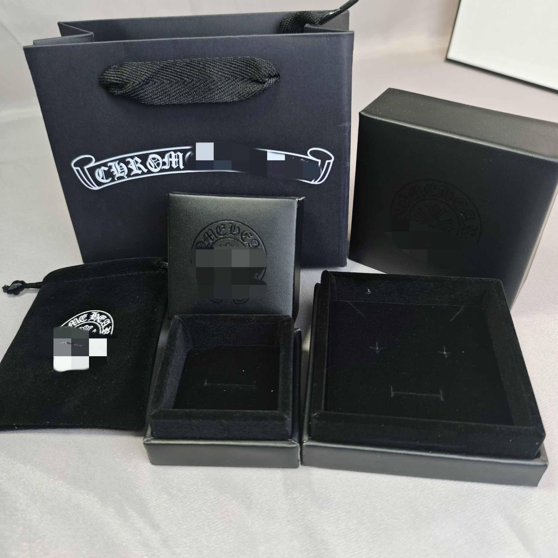 原版克罗心项链包装盒专柜黑色皮质戒指首饰包装盒纸质通用包装盒