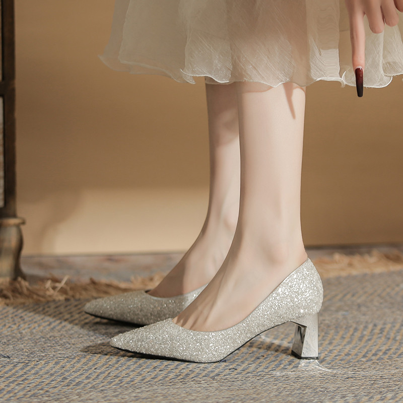 2024 new single shoes xiuhe dress wedding shoes wedding bride shoes pointed thick heel high heels plus size plus fat widened 2024 new single shoes xiuhe dress wedding shoes wedding bride shoes pointed thick heel high heels plus size plus fat widened