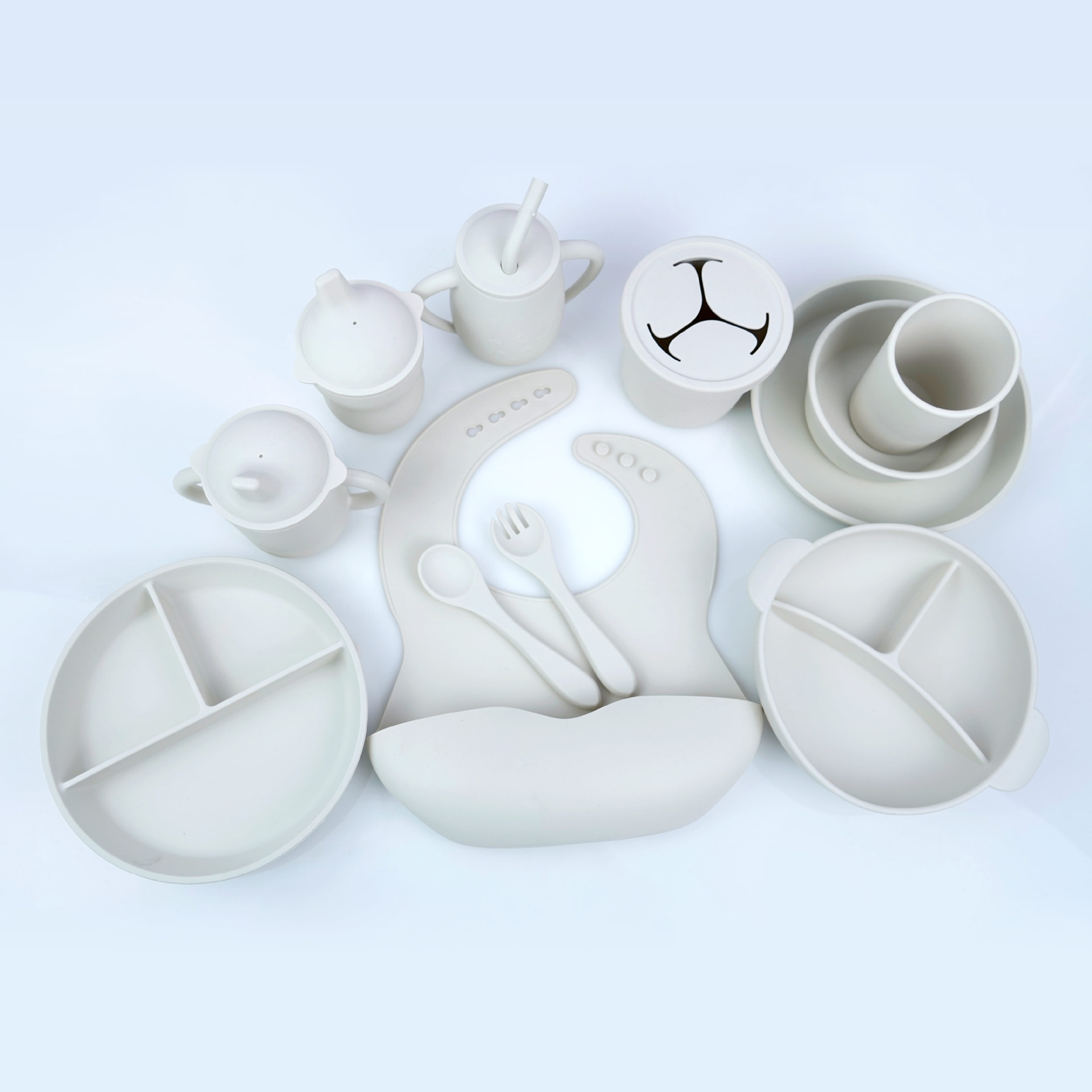 Amazon popular Bebé y bebé suministros de grado alimenticio Placa de silicona tazón traje de los niños vajilla de silicona conjunto de 12 piezas