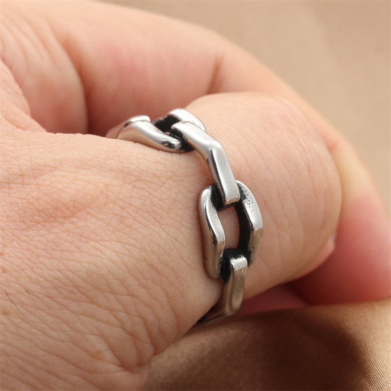 Minimalistischer Herrenring Aus Titanstahl Für Den Alltag_voghion.com