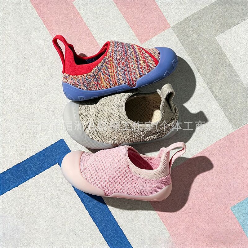【In-stock direct delivery】Baby walking shoes with breathable mesh, soft sole, non-slip, Velcro closure, slip-on design for boys and girls infants and toddlers