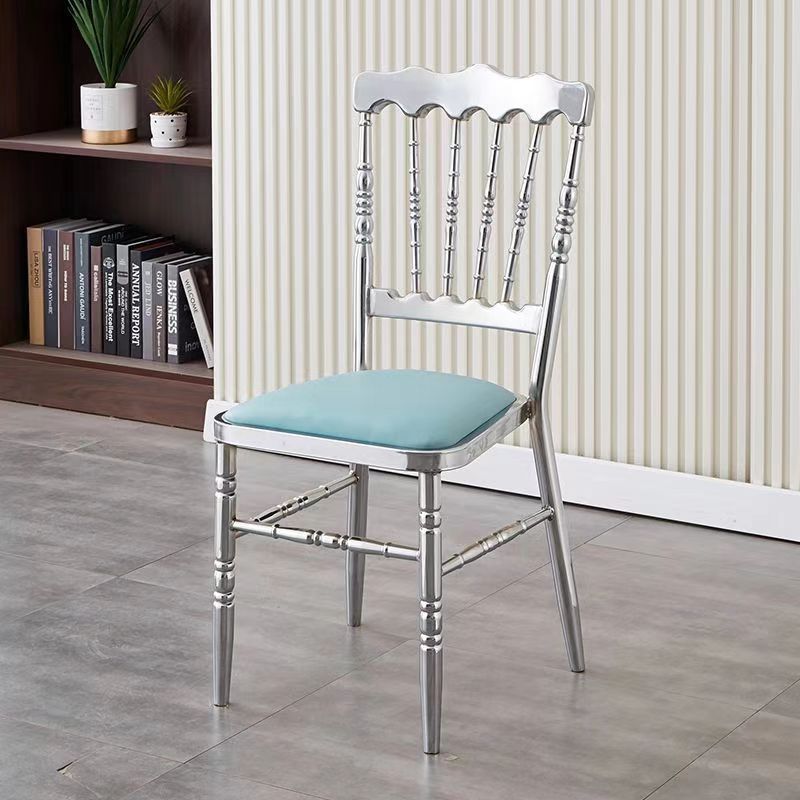 Sillas de comedor domésticas nórdicas lujosas modernas de hierro forjado simple respaldo mesa de negociación taburetes minimalistas restaurante hotel lujo