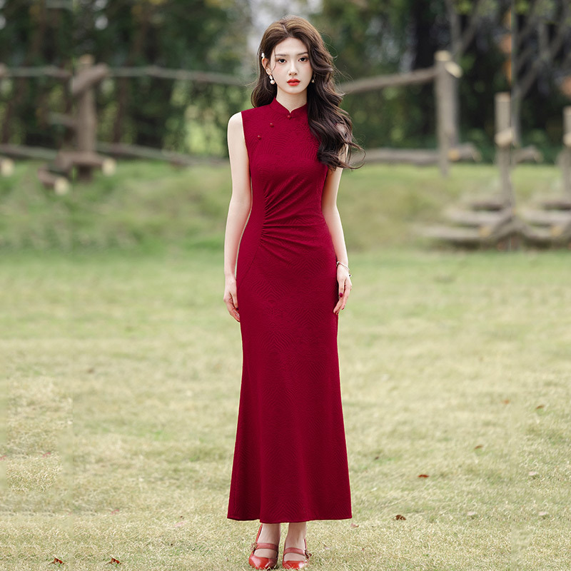 Red Cheongsam Engagement Dress Women's Toasting Dress Bride 2025 New High-end Sense Solid Color New Chinese Style Daily Wear