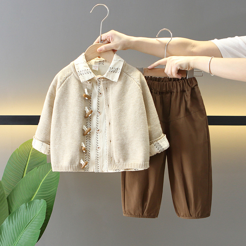 6147 Traje de otoño para niños 2025 Nuevo estilo Estilo occidental Chaqueta de suéter para niños Traje de tres piezas Ropa de primavera y otoño para niños