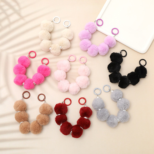 Yi Lian autumn and winter new fur ball beaded hand chain mobile phone case bag pendant short wrist strap chain for women