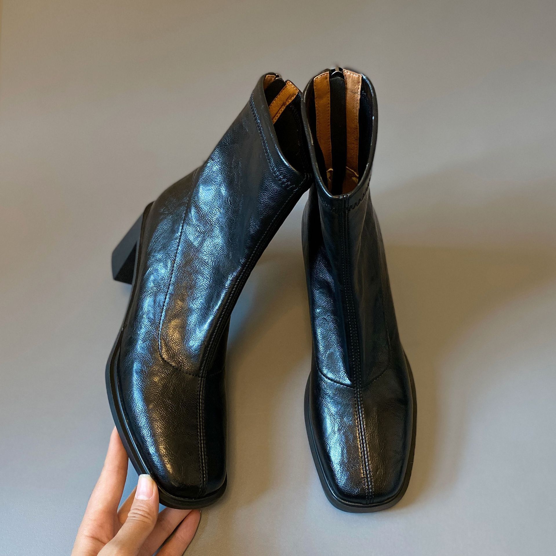 Black / 35