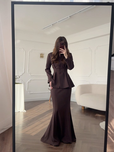2025 Spring European and American Style New Retro Soft and Elegant Solid-Color Long-Sleeved Top and Long Skirt Elegant, Classy, and Comfortable Women's Suit