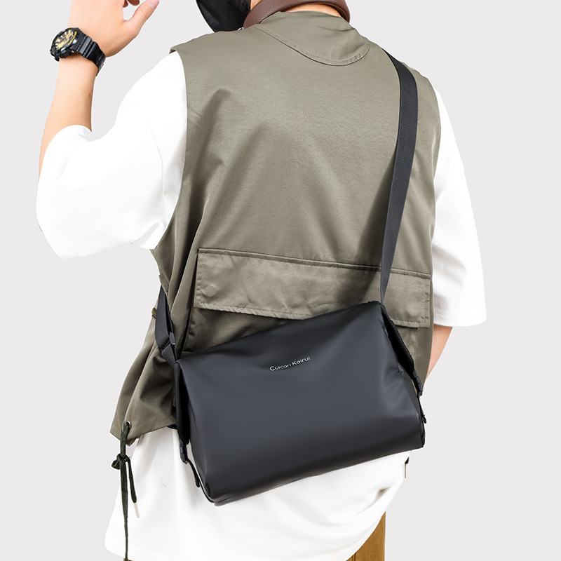 Bolso bandolera de película de cuero impermeable para hombre al por mayor transfronterizo, bolso de hombro de viaje al aire libre de gran capacidad de negocios simples, marea