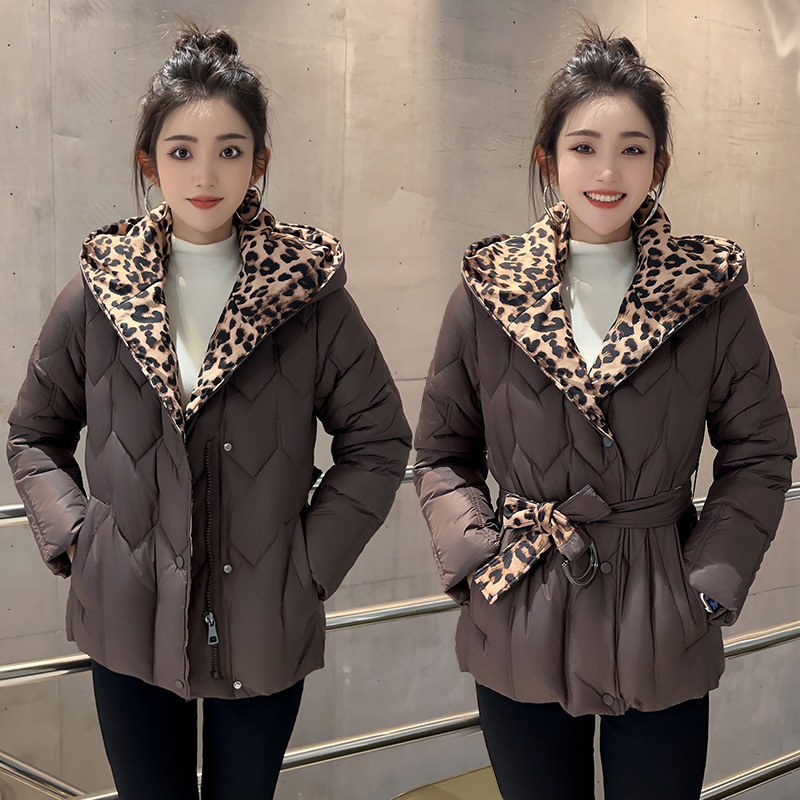 Algodón mujer corto encapuchado leopardo color contraste chaqueta de moda de invierno nuevo temperamento de algodón de estilo occidental