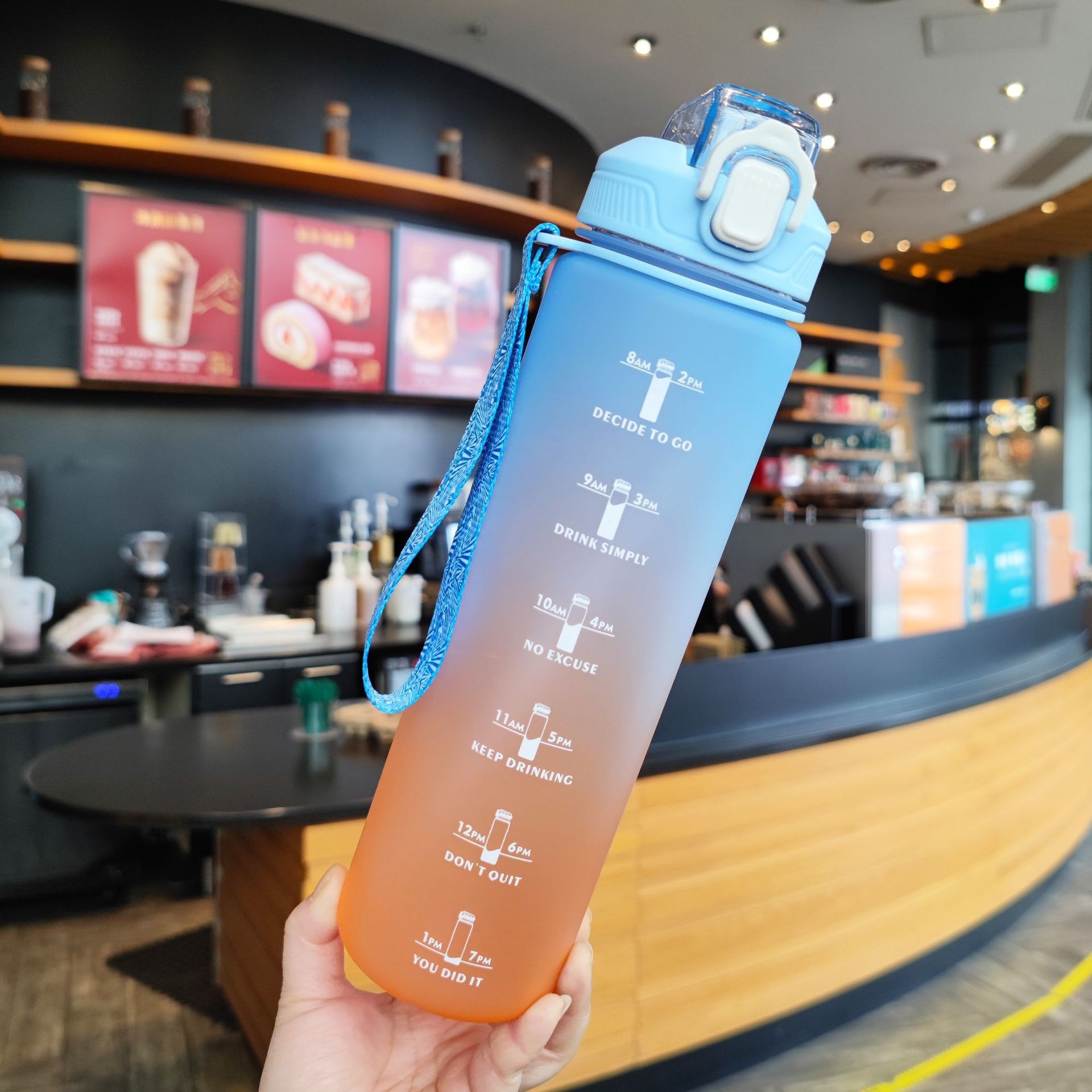 Botella de agua de plástico con degradado de color de verano, botella de agua deportiva esmerilada, asa portátil, tapa con rebote, con infusor de té, taza práctica