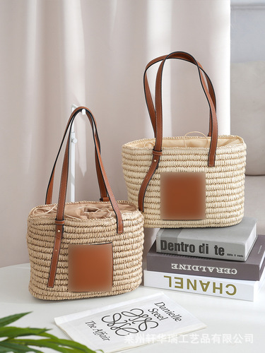 Ro Family Women's Woven Bag: Trendy, Fashionable, Simple Design, Large Capacity, Shoulder-Style Beach Resort Bag with Bold Color Contrast—Perfect for Commuting