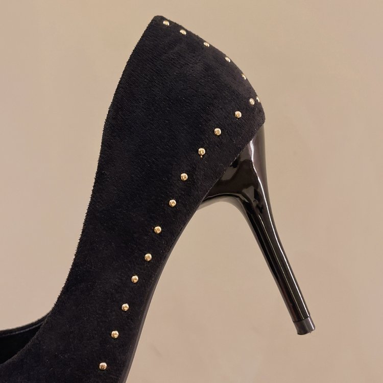 Scarpe nere col tacco alto da donna 2024 primavera ed estate nuovi rivetti sexy punta a punta bocca bassa tacco sottile comode scarpe da lavoro professionali_voghion.com