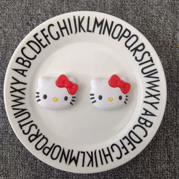 2 red kt cat heads