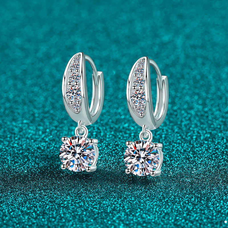 Orecchini a cerchio in argento sterling con moissanite d_voghion.com
