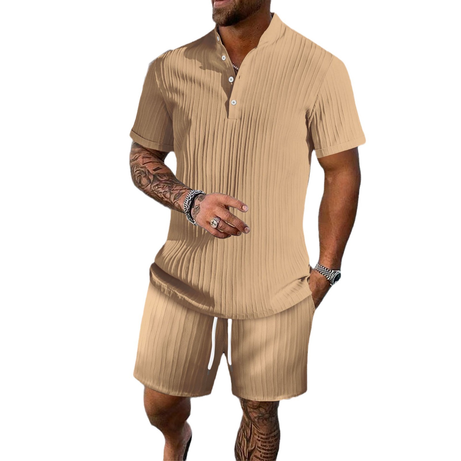 Monochrome Man – Sommerliches Freizeit-Herren-Set: Zweiteiliges Set aus Hemd mit Stehkragen und Shorts mit Wellenmuster_voghion.com