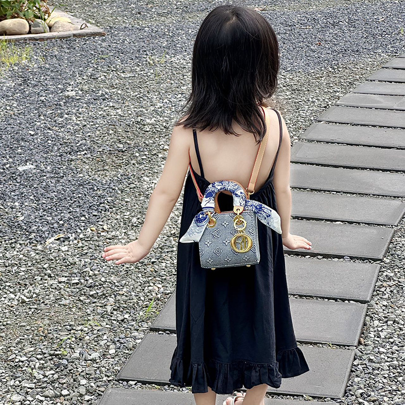 韩版女童单肩包洋气迷你带丝巾小孩手提包2025新款儿童斜挎水桶包|undefined