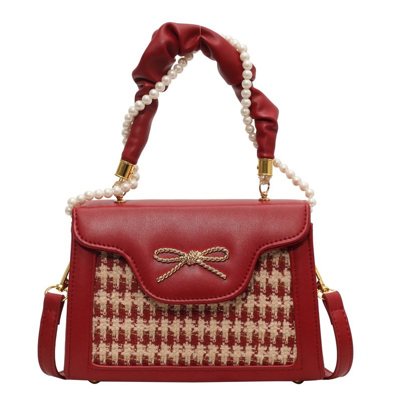 Bolso cuadrado pequeño de mano rojo de alta gama para mujer 2025 nuevo bolso de dama de honor de pata de gallo bolso de novia cruzado de estilo occidental de todo fósforo