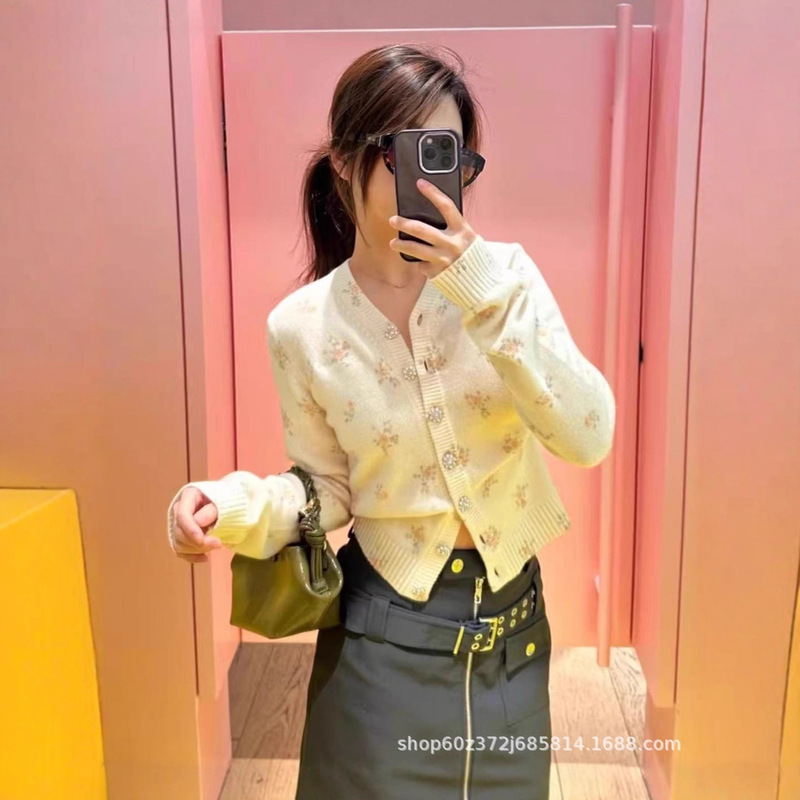 2025 Early Autumn New Danish Niche Design V Neck Knitted Printed Rhinestone Button Cardigan Sweater Jacket for Women