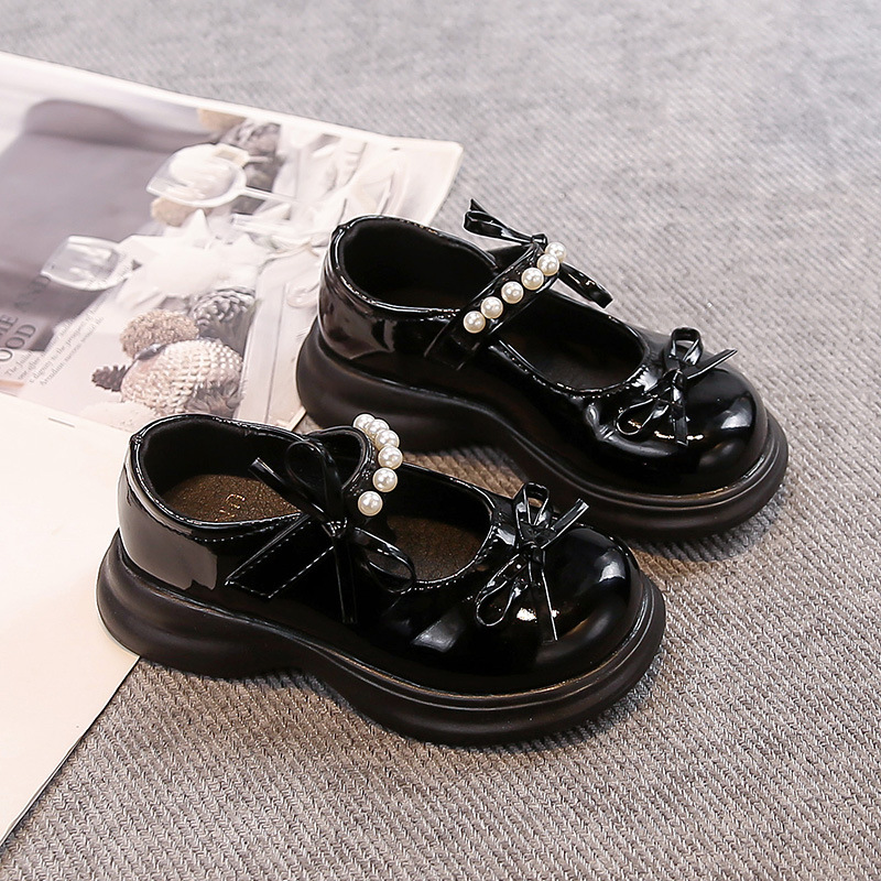 Zapatos de cuero para niñas 2026 primavera nuevo arco de estilo extranjero Lolita zapatos de princesa zapatos negros zapatos de actuación