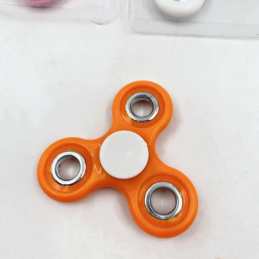 Fábrica al por mayor juguete para niños en caja dedo Gyro dedo Juguete plástico descompresión creativa 2 yuanes grandes almacenes