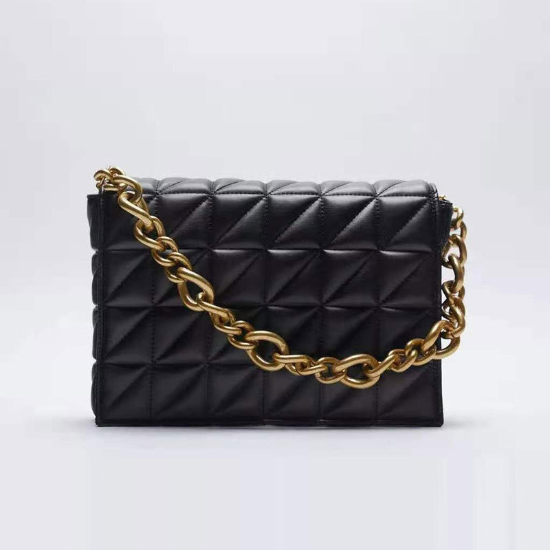 Z family summer new women's bag 2022 fashion trend thick chain quilted shoulder portable bag cross-border underarm bag