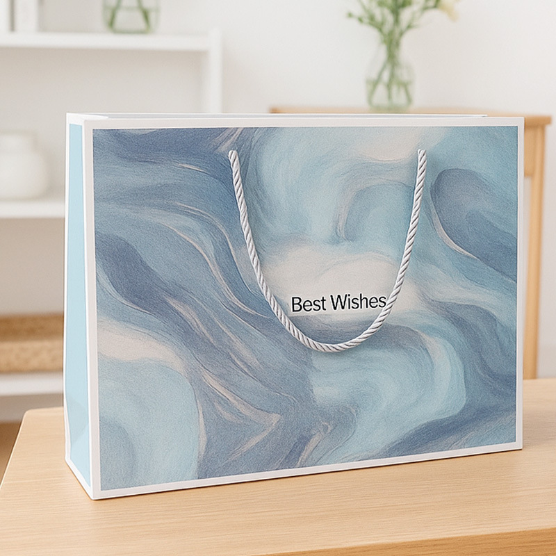 Nueva bolsa de mano espesa bolsa de regalo cartón blanco impresión de color cosméticos tienda de ropa bolsa de regalo fábrica al por mayor